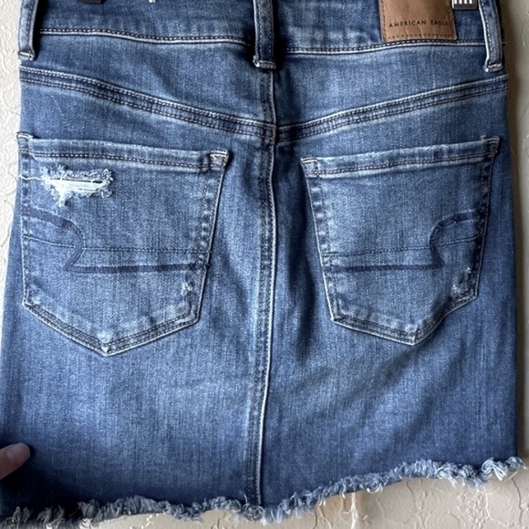 WOMENS AEO DISTRESSED HI RISE SUPER STRETCHY DENIM MINI SKIRT SIZE 12 - Picture 2 of 6